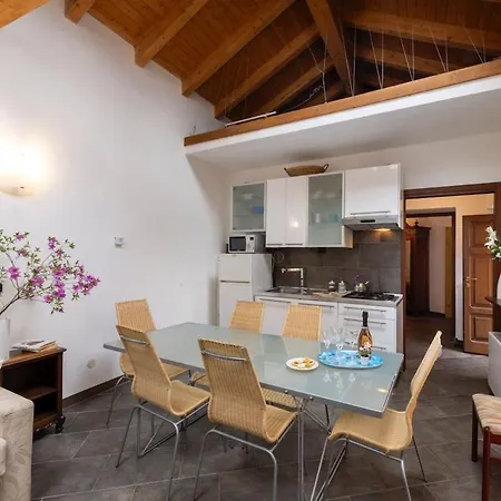 With Garden And Canoes On Orta Apartamento